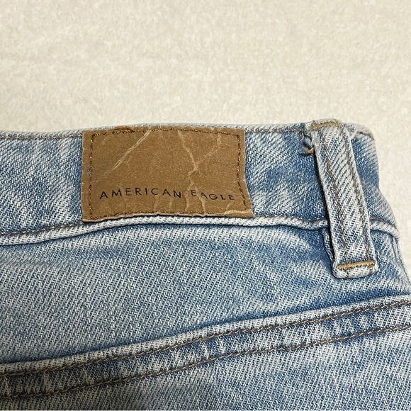 American Eagle Outfitters Women's Strigid Mom Jean Light Wash Size 2 - Picture 5 of 16